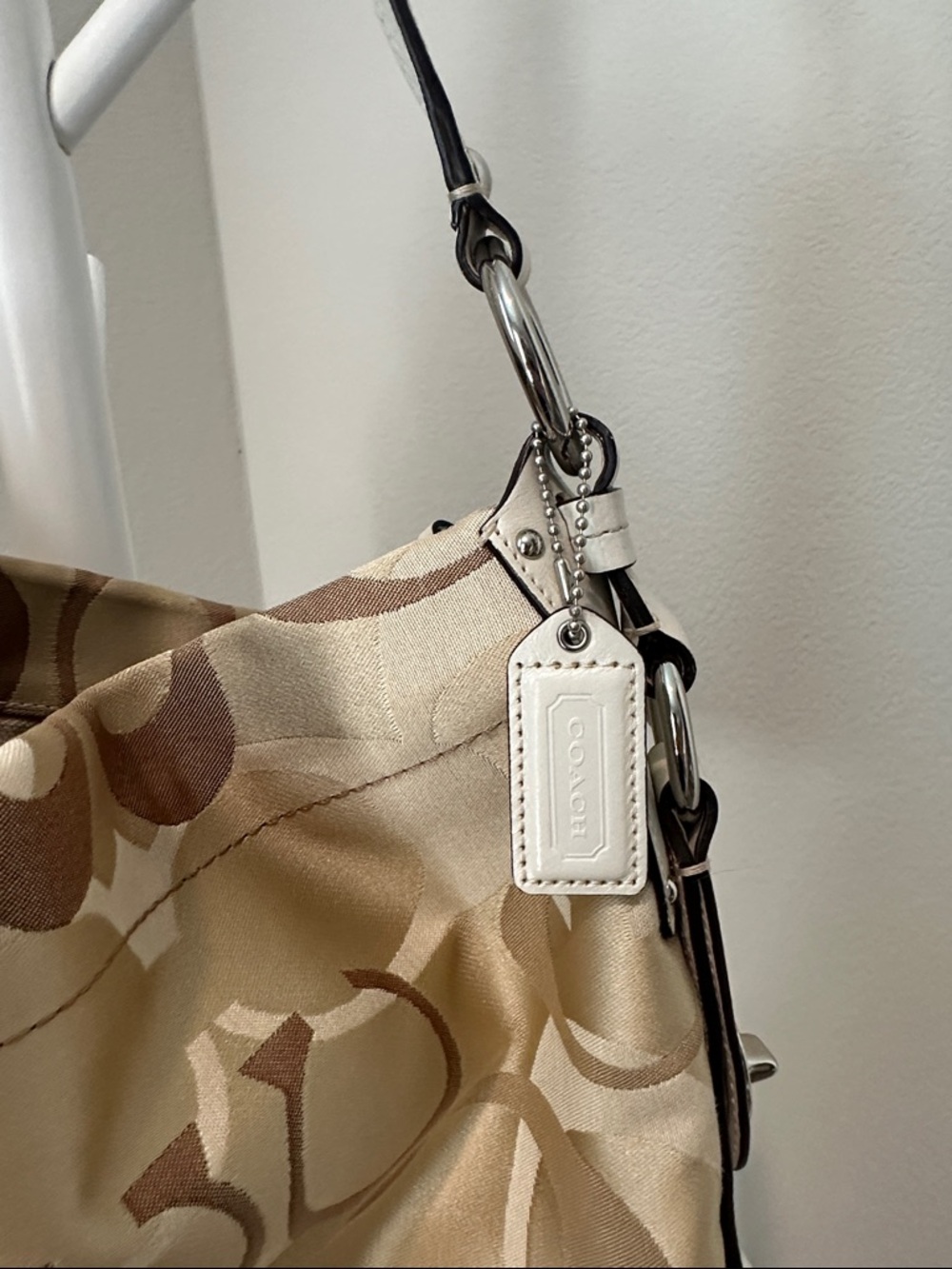 Y2K Coach Carly Tan and Khaki Signature Canvas Hobo - Picture 2 of 8